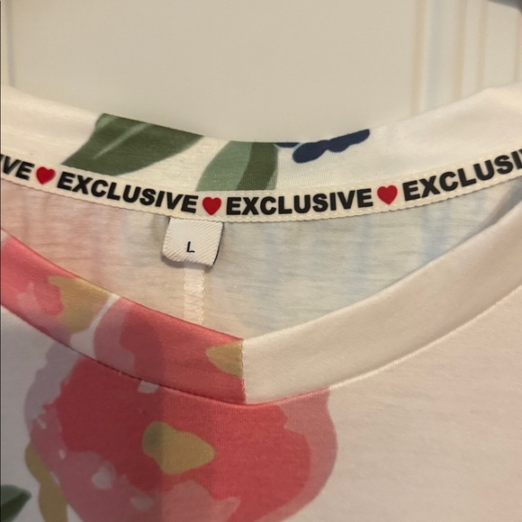 Exclusive Floral Print Women's Top - Picture 2 of 4